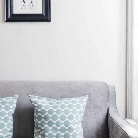 Center Iv Apartment *